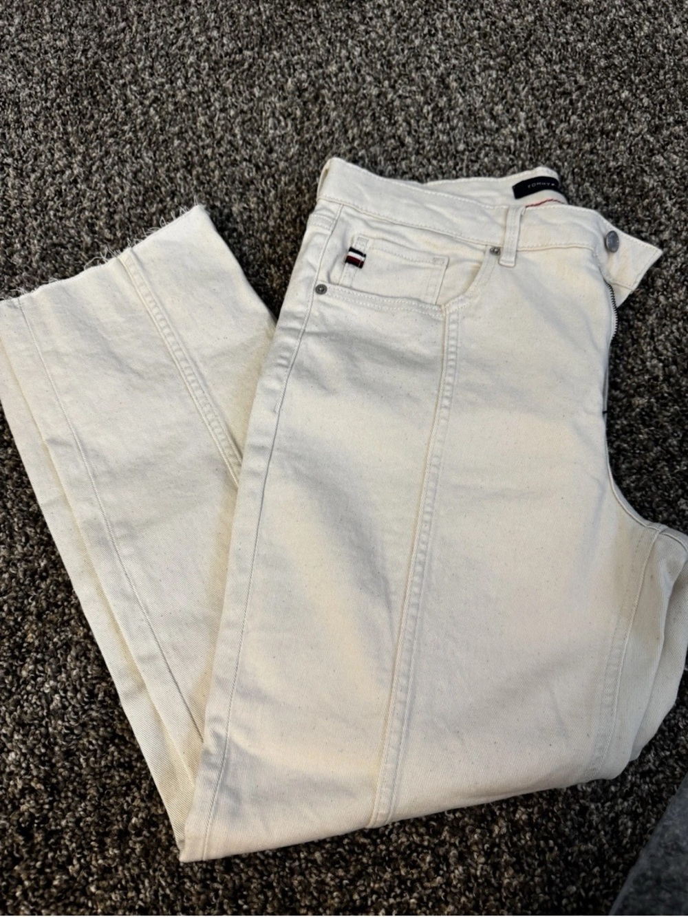 Tommy Hilfiger Women’s Cream color  Straight Jeans, size 12, cropped
